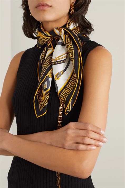 versace scarf how to wear